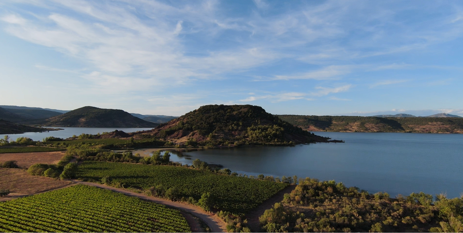 Vue drone du Lac du Salagou